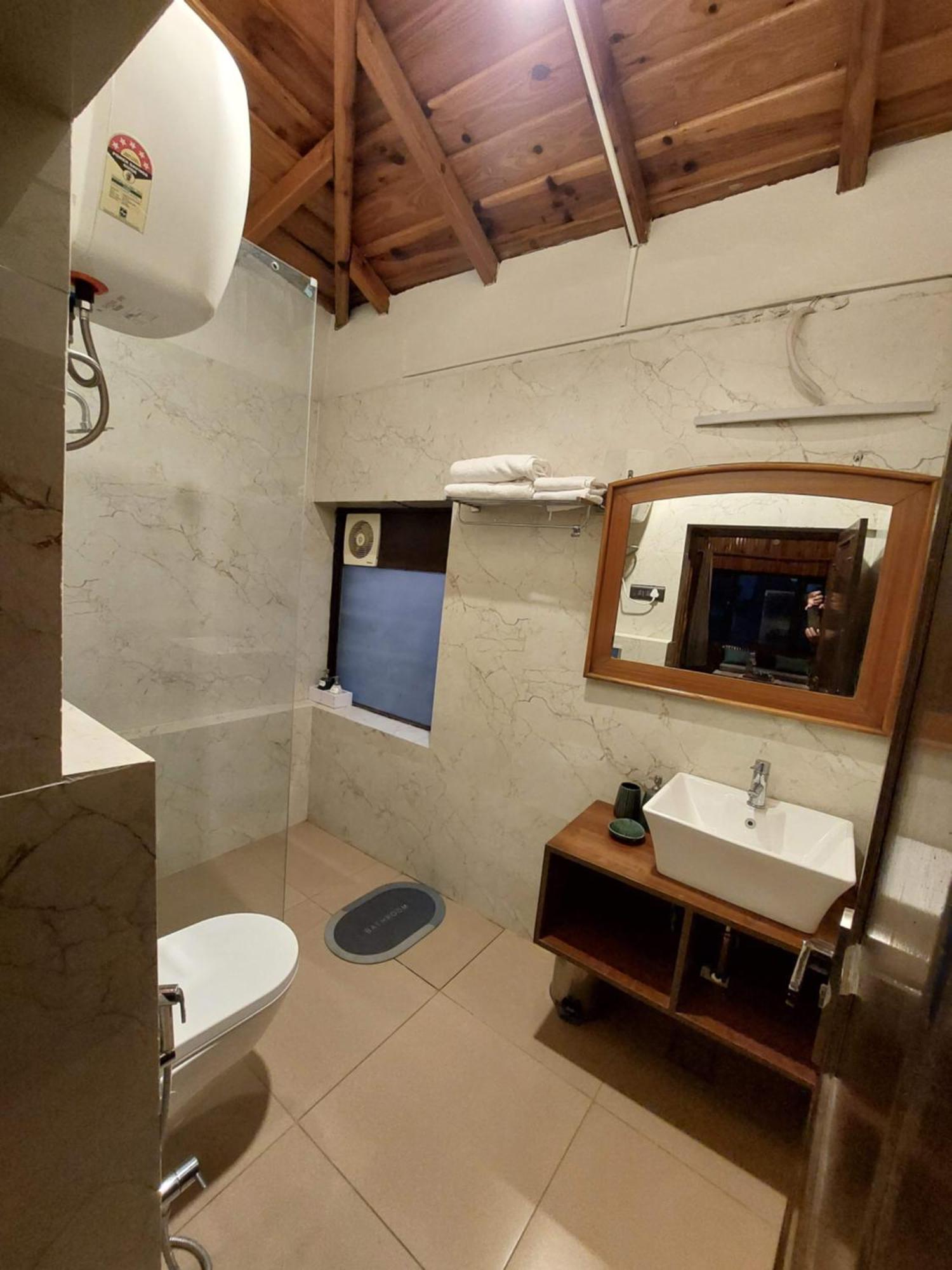 Hotel Alinda House Naukuchiatal By The Ghaur Bhīm Tāl Exterior foto
